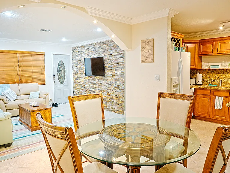 4315 Lake Ave — Photo 4