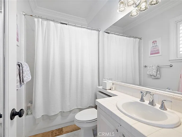 8 Victoria Ln — Photo 35