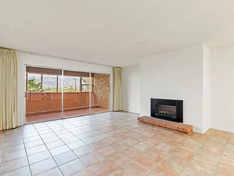 524 N Dodge Blvd — Photo 5