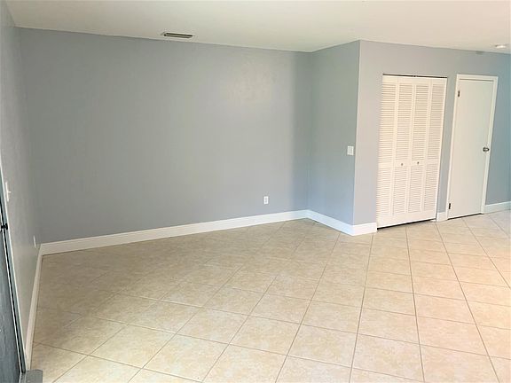 3rd image of 1005 SW 48th Ter