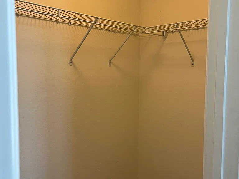 160 Yosemite Ave — Photo 28