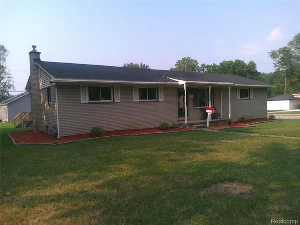 30712 Beechwood St, Garden City, MI 48135