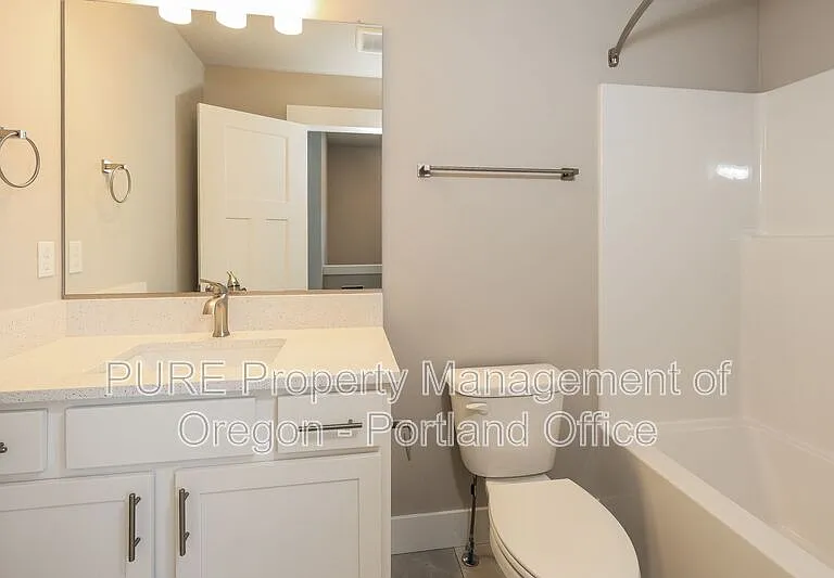 512 NE Trillium Dr — Photo 13