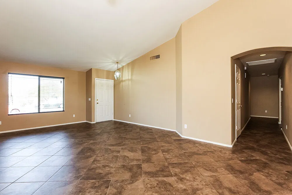 4 bed, 2.0 bath, 2214 sqft, $2,275 — Photo 4