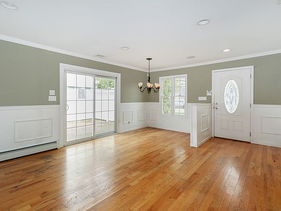 4th image of 31 Southwood Cir