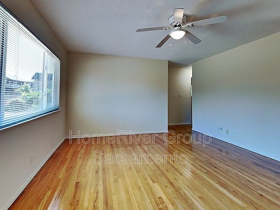 3rd image of 3527 Grant Park Dr