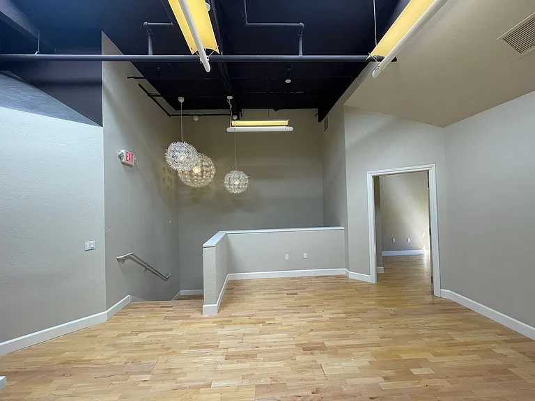41 E Main St — Photo 2