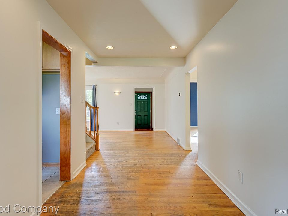 1921 Mcdonald Ave, photo 16