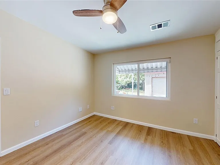 135 N Naomi St — Photo 16