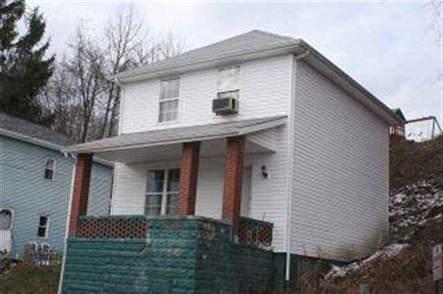 1st image of 415 N 8th St
