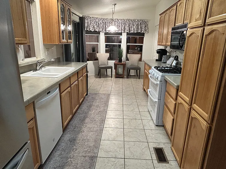 7860 E Benson Hwy — Photo 40