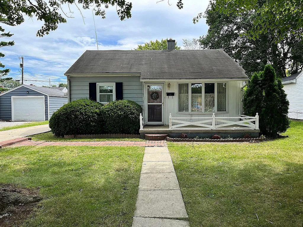 905 Fairview Ave photo 1