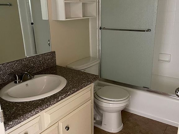 3rd image of 1306 N Columbus Ave #116