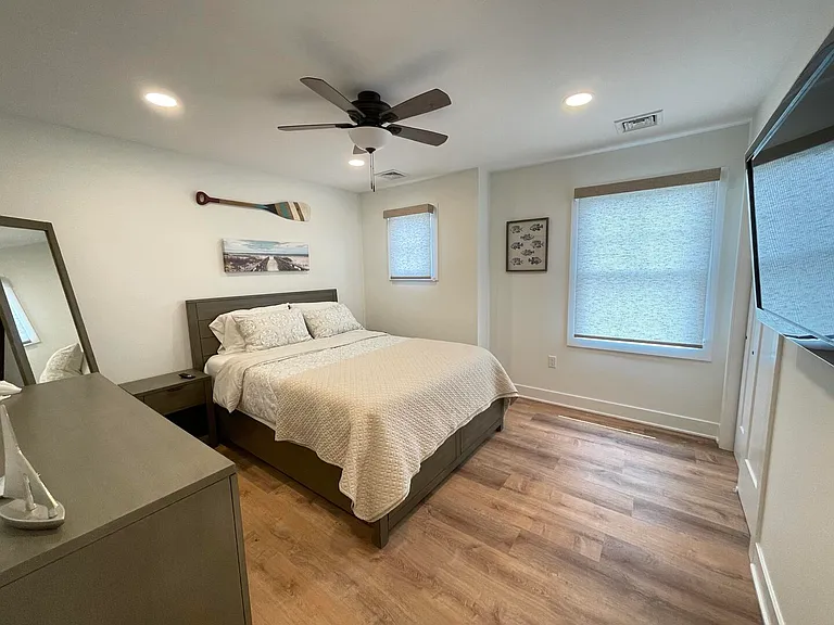 303 Forman Ave — Photo 29