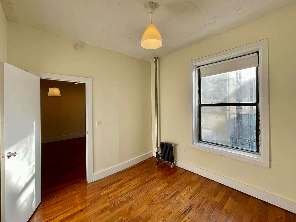1st image of 586 Park Pl #22