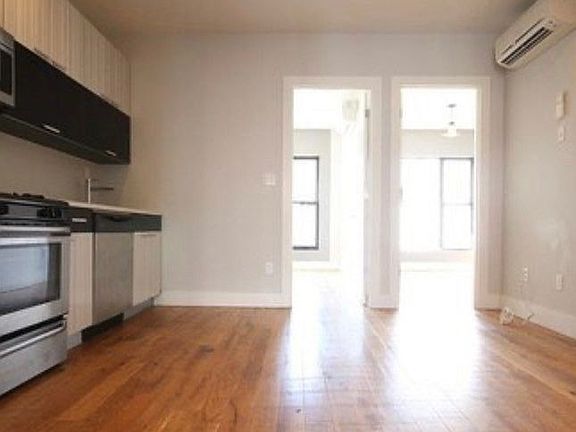 4th image of 441 Harman St #2