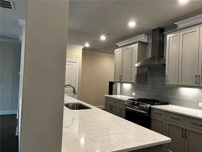 529 Clover Ln — Photo 6
