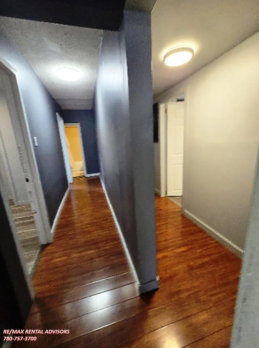 Building Photo - 10668 96th St NW #BASEMENT