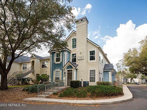 2nd image of 13703 RICHMOND PARK Drive N #1705