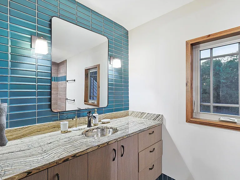 15305 Plum Ln — Photo 25
