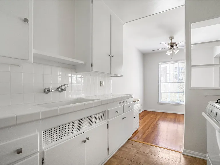 8551-8561 Holloway Dr — Photo 7