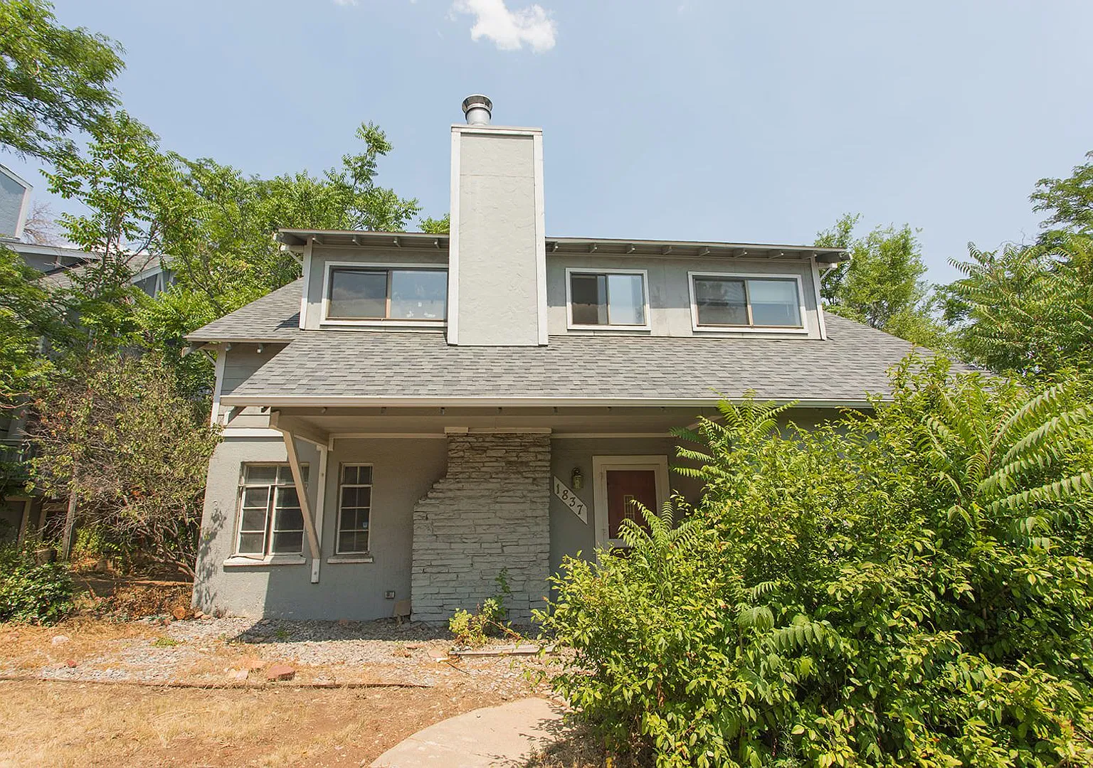 Gorgeous Baseline Home with Beautiful Bright Rooms. — Photo 1