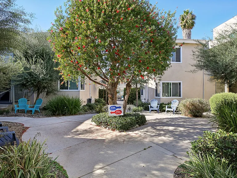 Secure, Stylish Property Near Leimert Park & Baldwin Hills — Photo 15