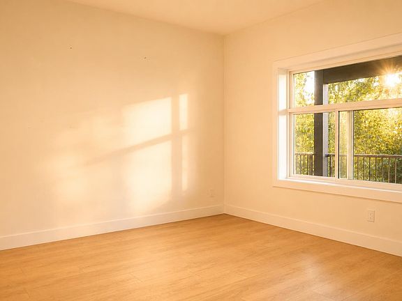 5th image of 5988 Lindeman St #3