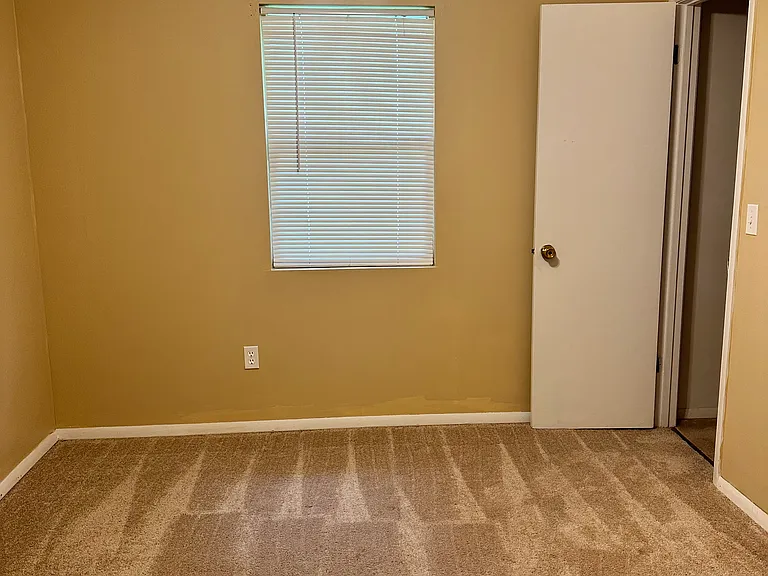 1008 Oak St — Photo 15