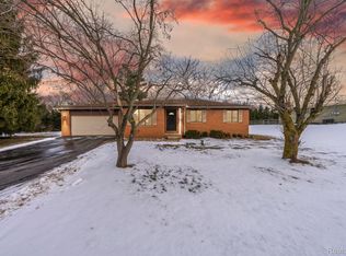 2800 Mussen Dr, Commerce Township, MI 48390