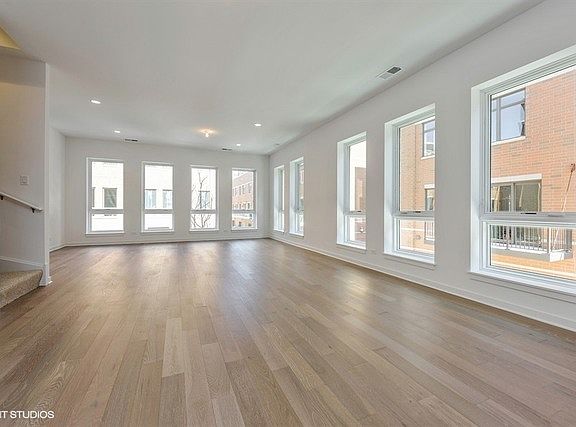 2nd image of 1632 S Prairie Ave #51K