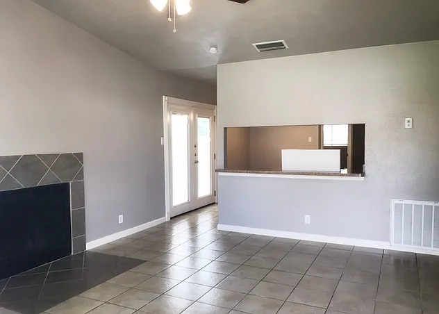 3bed/2bath Super Cute House for Rent! Available NOW! — Photo 3