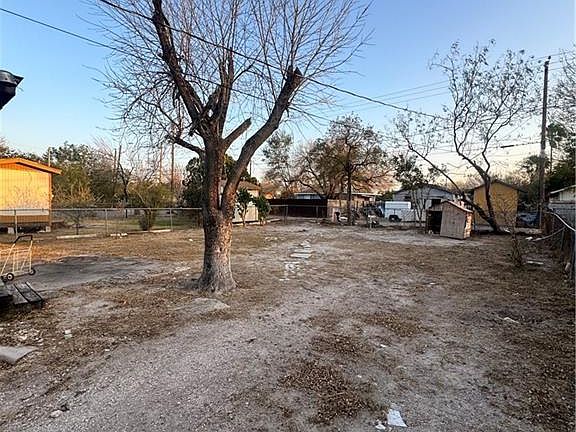 4th image of 812 E Egly Ave