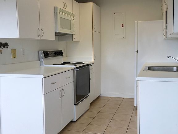 Fully-equipped kitchen