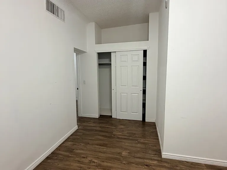Unit Photo