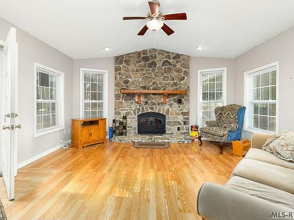 3rd image of 199 N Holiday Dr