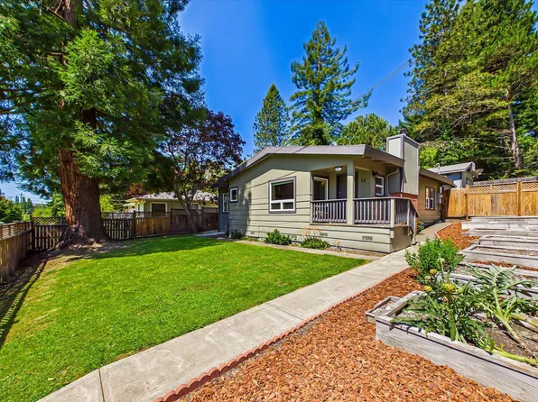 10 Page Way, Fortuna, CA 95540
