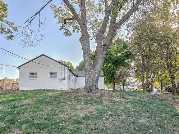 4th image of 6300 Farley Ave