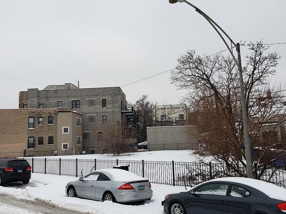 2nd image of 2048 N Wood St