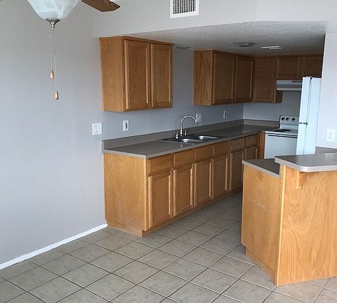 2nd image of 2070 Sahara Dr #3