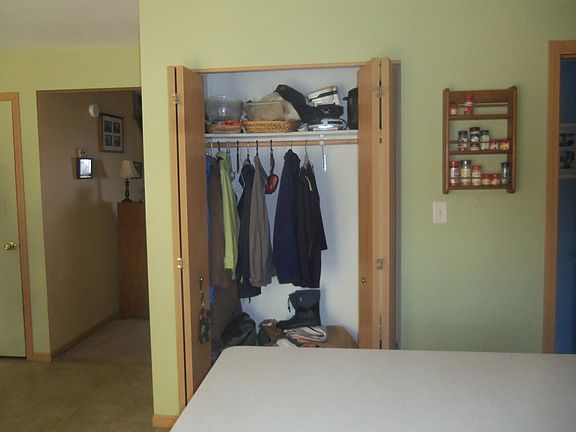 3rd image of 103 Woodview Ln