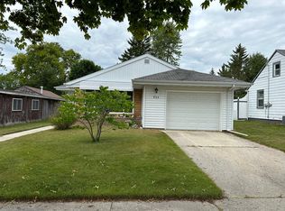 711 Adams St, Algoma, WI 54201