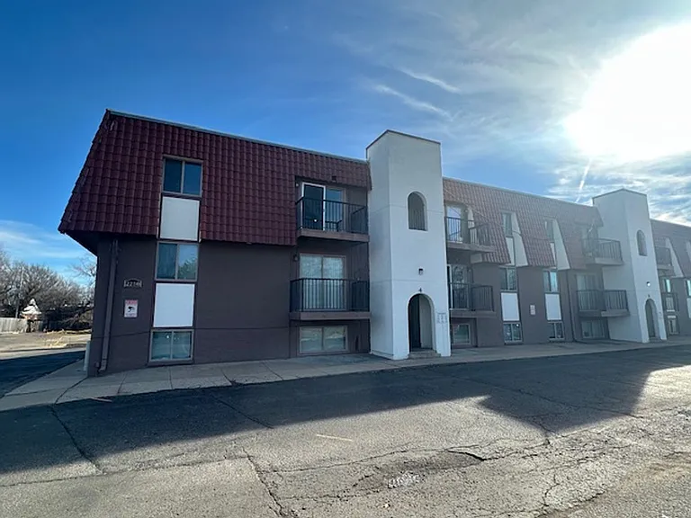 2250 S Oliver Ave — Photo 2