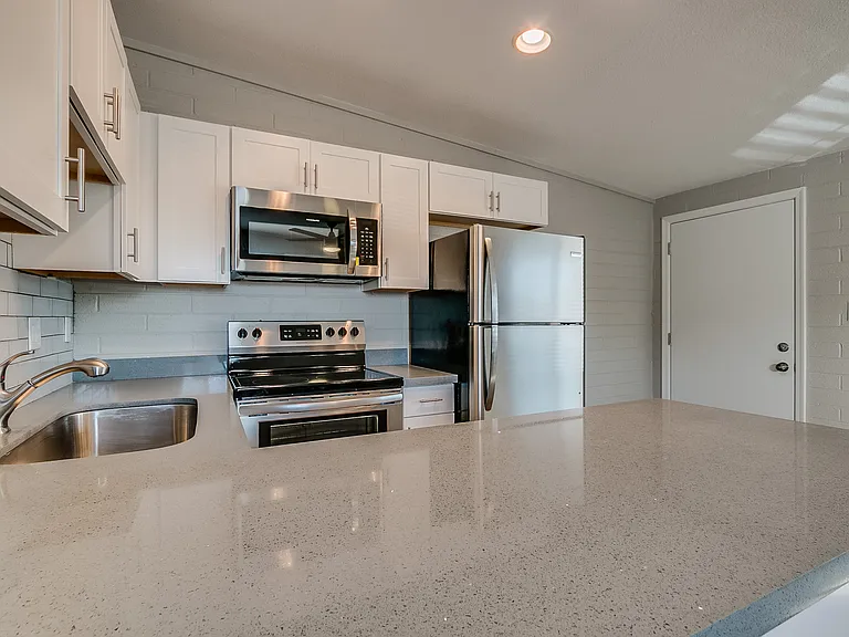 1008 S Mariana St — Photo 6