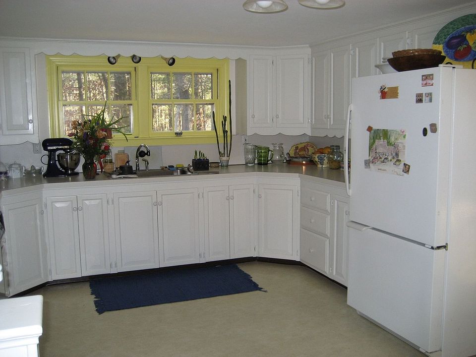 2nd image of 179 Oak St