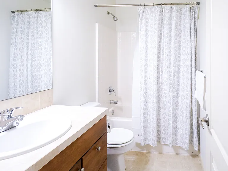 1018 Taylor Ave N #C — Photo 11
