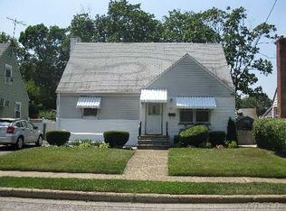 85 Fraser Ave, Merrick, NY 11566