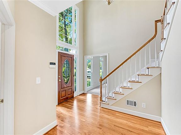 4th image of 1240 Midland Way