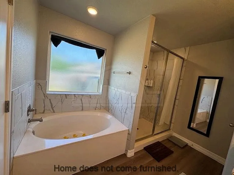 907 Holliday Dr — Photo 17