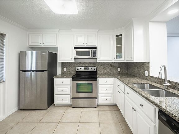 3rd image of 6521 Bayou Glen Rd
